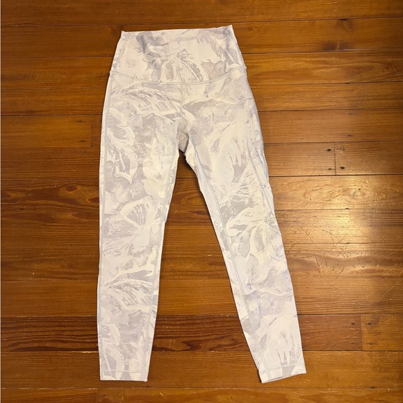 Lululemon Wunder Under High-Rise Tight, Tropical Shadow Starlight (white/gray) - Picture 4 of 8